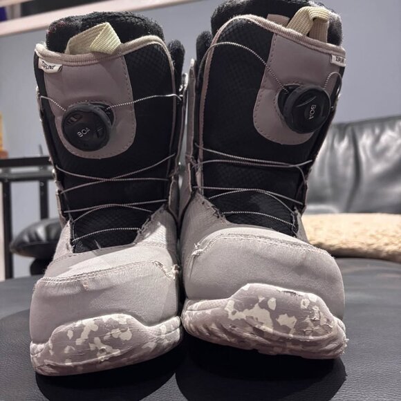 Burton Zipline BOA Youth Snowboard Boots Grey Sz 4 - Picture 3 of 10